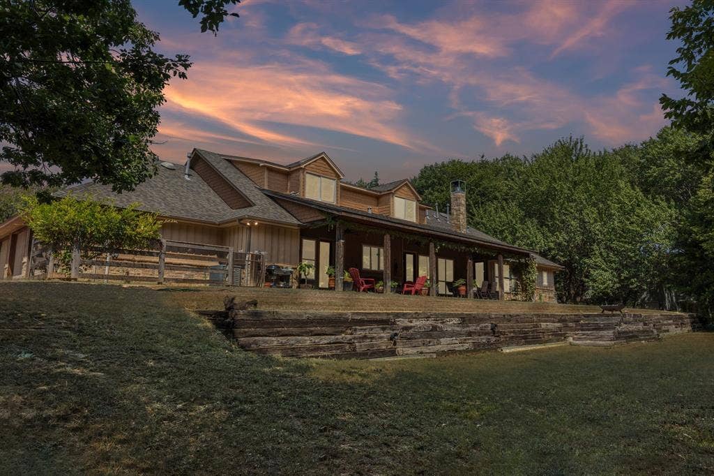 3227 Berry Hollow, Melissa, TX 75454 Perfect space for entertaining friends and family here