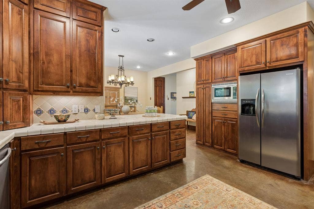 3227 Berry Hollow, Melissa, TX 75454 Large kitchen with plenty of cabinets and counter space