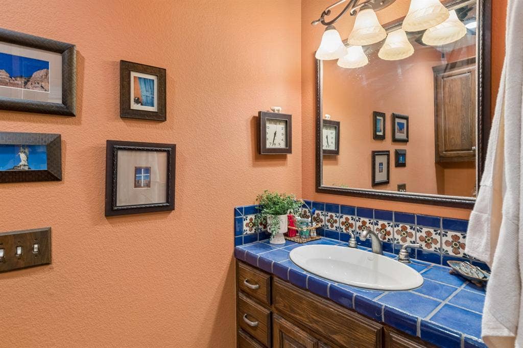 3227 Berry Hollow, Melissa, TX 75454 Second of TWO ensuite bathrooms inside the primary bedroom