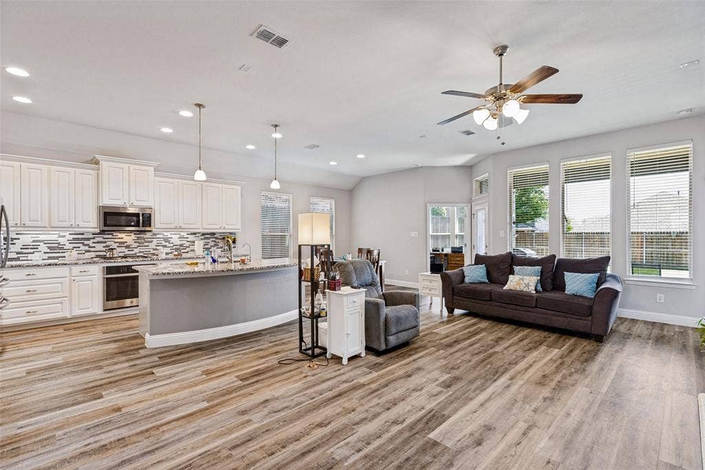 1004 Baynes Drive, McKinney, TX 75071 Spacious living area featuring wood-finish flooring, recessed lighting, and a ceiling fan
