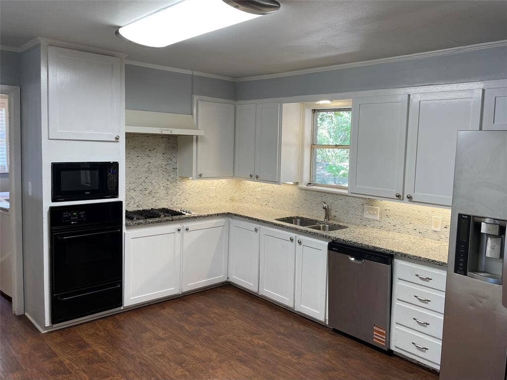 1105 S Palestine Street, Athens, TX 75751 1105 S Palestine Street, Athens, TX 75751