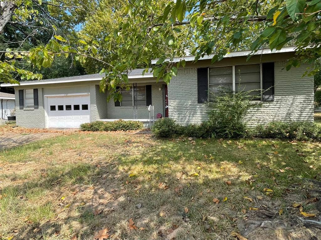 1105 S Palestine Street, Athens, TX 75751 1105 S Palestine Street, Athens, TX 75751