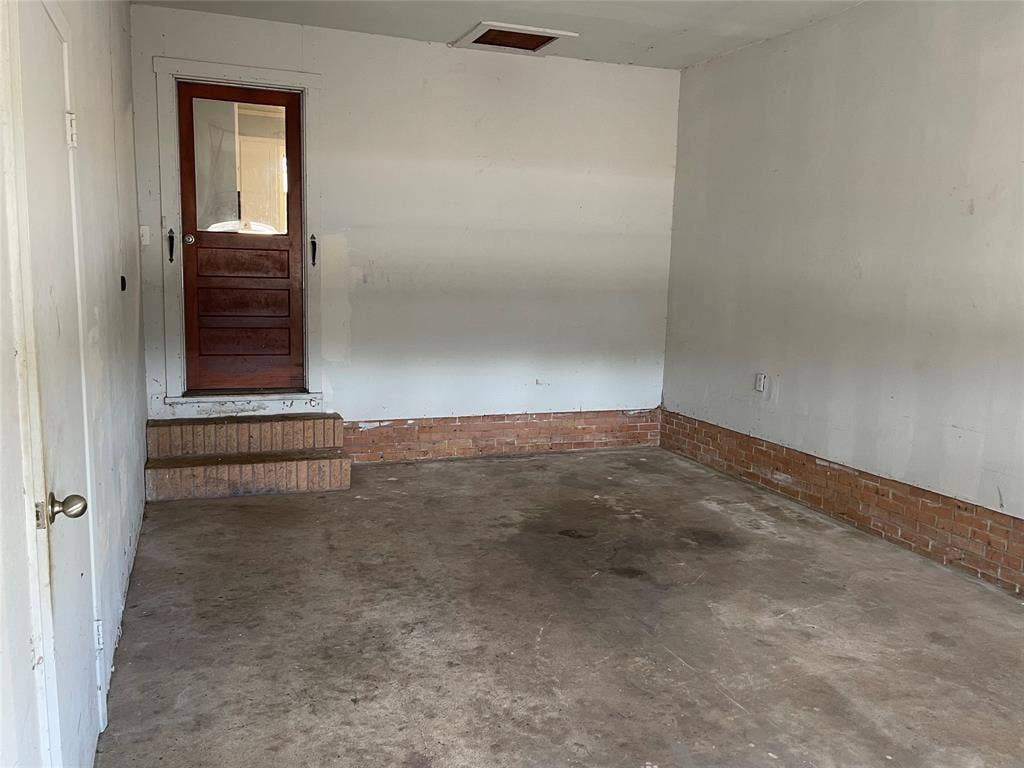 1105 S Palestine Street, Athens, TX 75751 1105 S Palestine Street, Athens, TX 75751