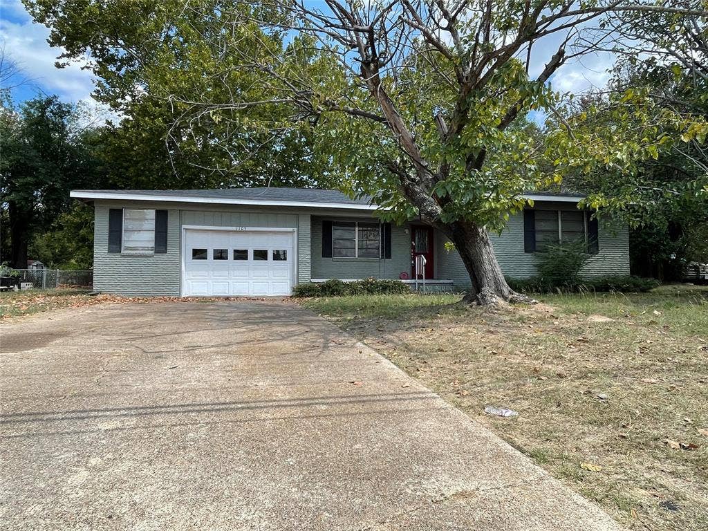 1105 S Palestine Street, Athens, TX 75751 1105 S Palestine Street, Athens, TX 75751