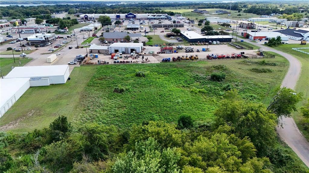 101 Lea Dr, Gun Barrel City, TX 75156 Expansive green space bordered by mature trees and paved roadways