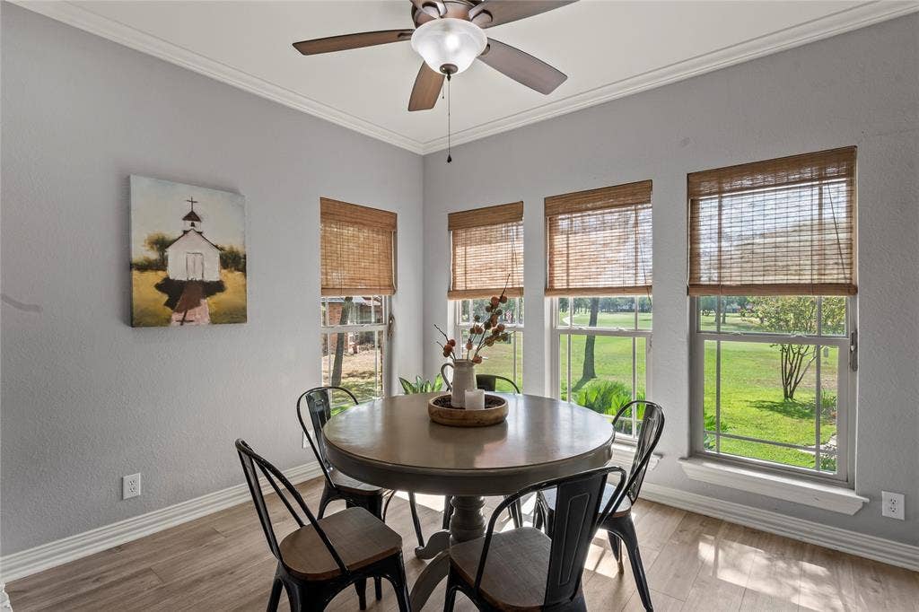 Breakfast area in kitchen