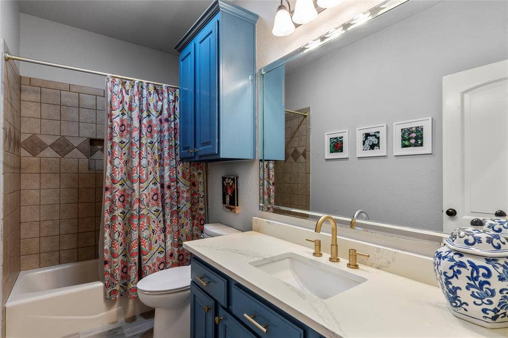 Bathroom 3 with tile tub and shower combo