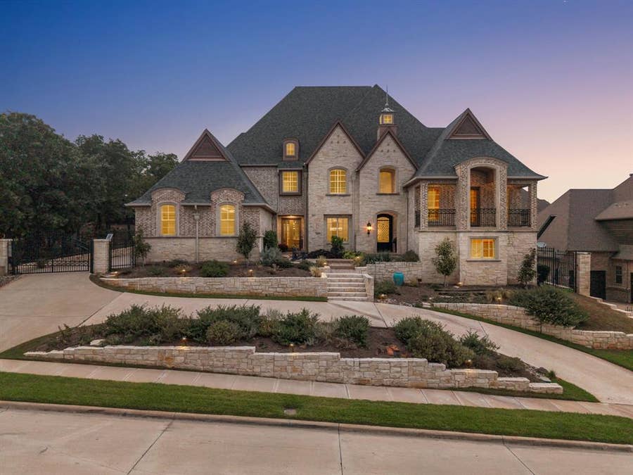 Property photo for 512 Rancho Laredo Trail, Southlake, TX