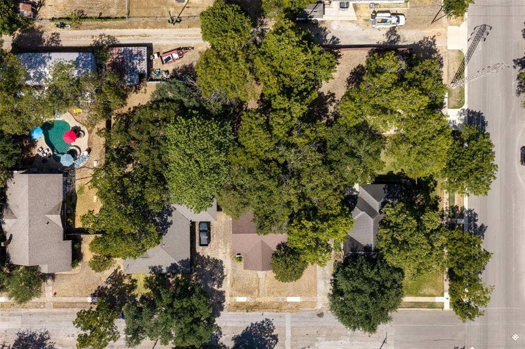 302 W Broadway Street, West, TX 76691 Additional content