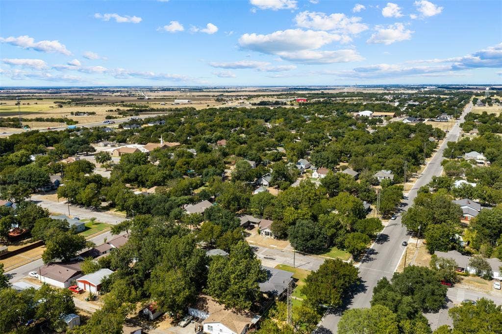 302 W Broadway Street, West, TX 76691 Additional content
