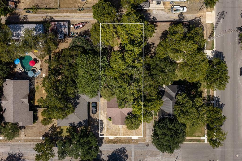 302 W Broadway Street, West, TX 76691 Additional content