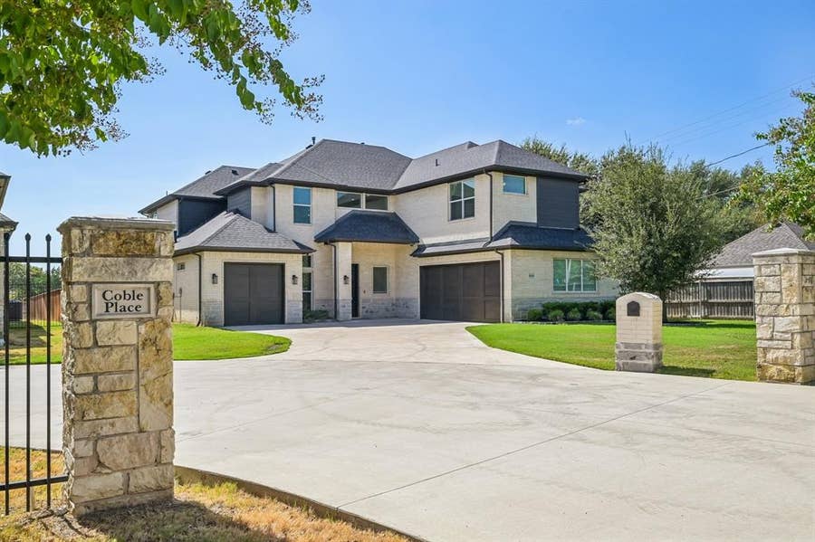 Property photo for 1600 Country Club Drive, Mansfield, TX