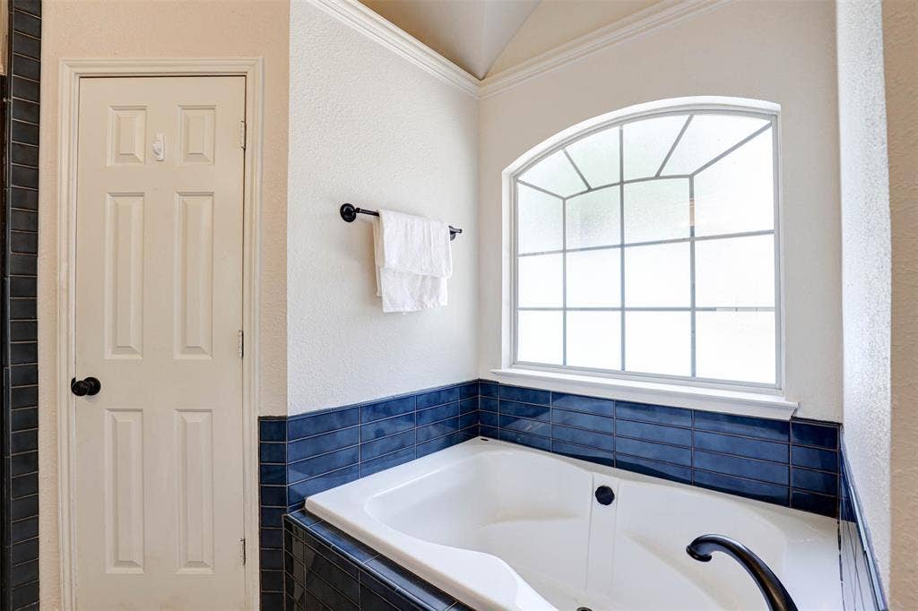 7104 Cook Circle, North Richland Hills, TX 76182