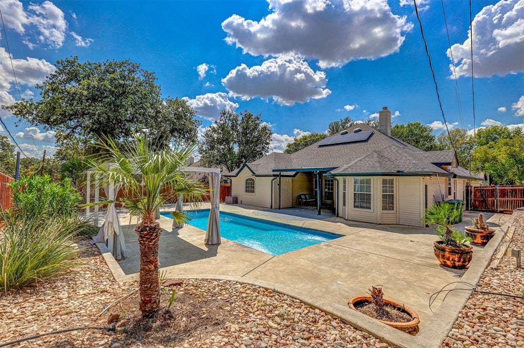 7104 Cook Circle, North Richland Hills, TX 76182