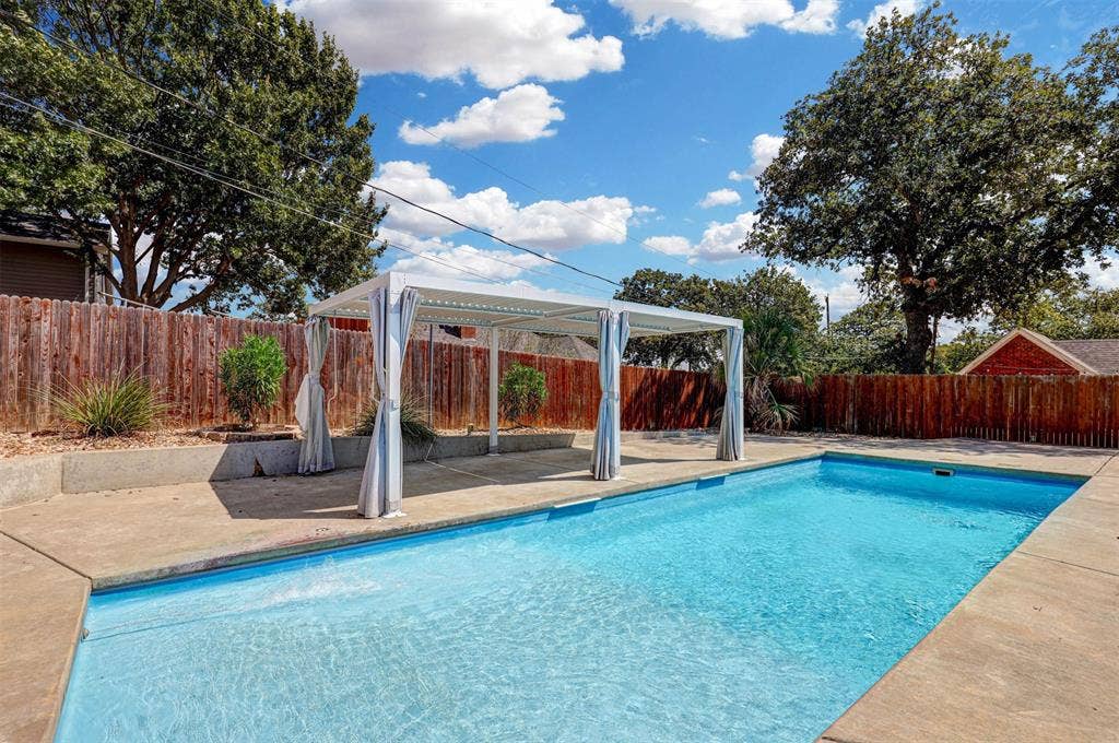 7104 Cook Circle, North Richland Hills, TX 76182