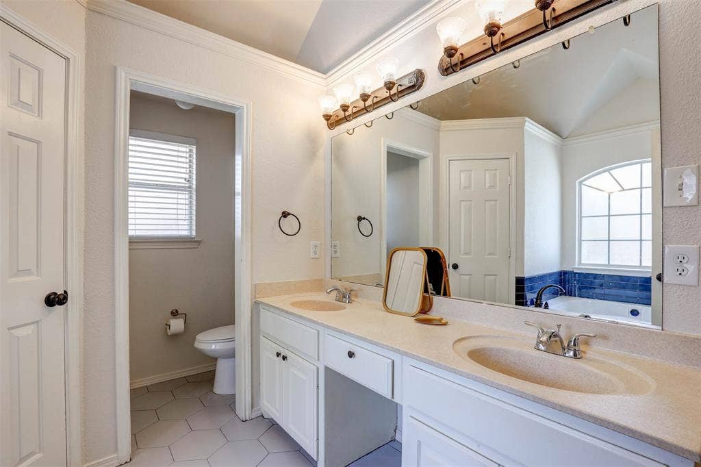 7104 Cook Circle, North Richland Hills, TX 76182
