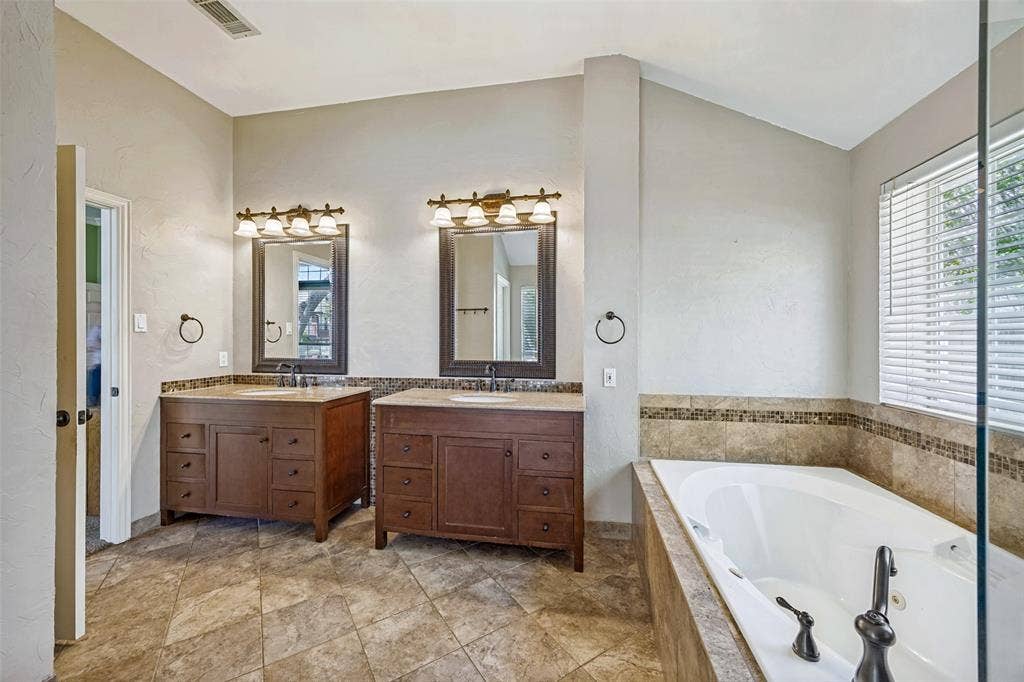 821 Shorewood Drive, Coppell, TX 75019 821 Shorewood Drive, Coppell, TX 75019
