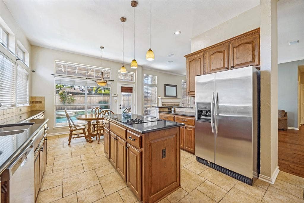 821 Shorewood Drive, Coppell, TX 75019 821 Shorewood Drive, Coppell, TX 75019