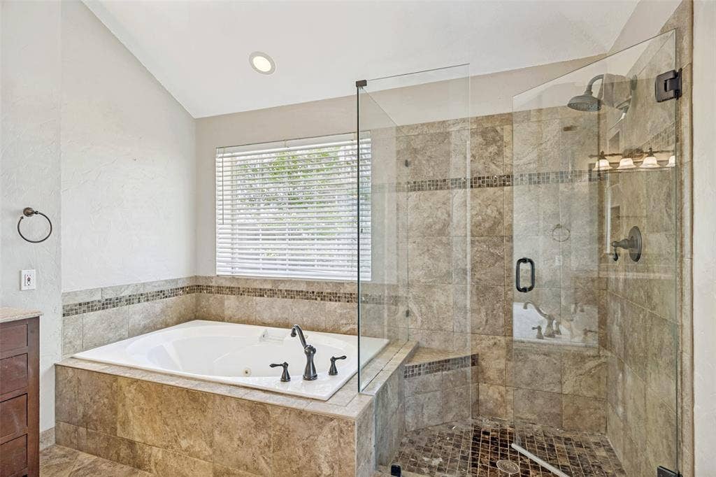 821 Shorewood Drive, Coppell, TX 75019 821 Shorewood Drive, Coppell, TX 75019