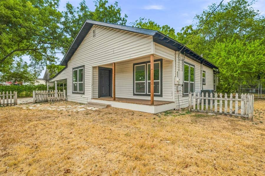 Property photo for 403 N Gaither Street, Glen Rose, TX