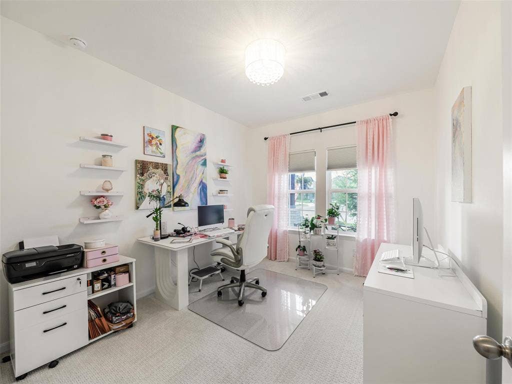Recessed lighting, large windows, ceiling-mounted light fixture