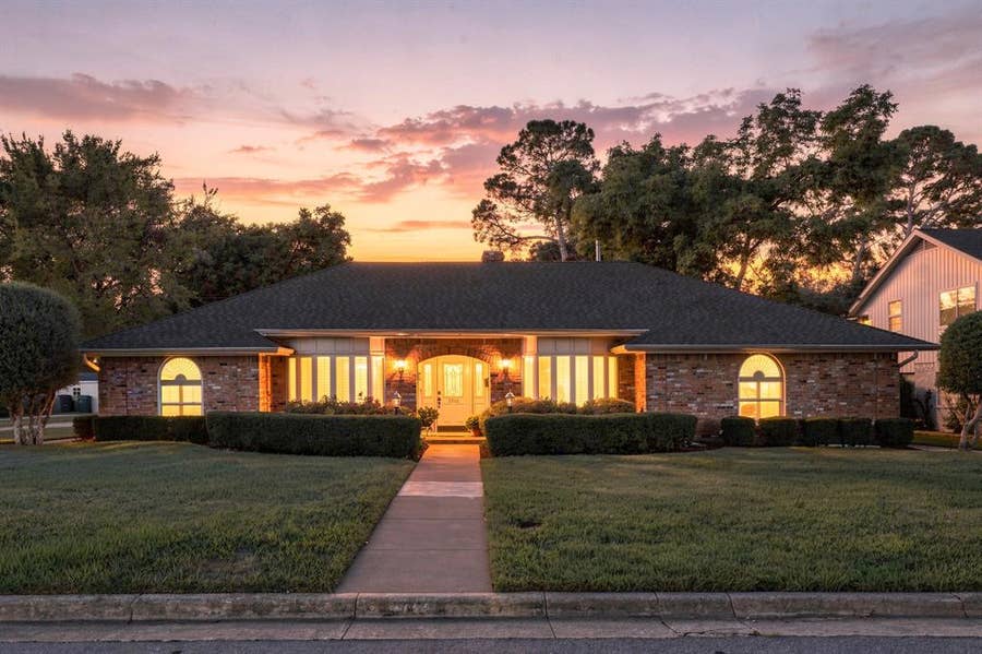 Property photo for 1710 Tennyson Drive, Arlington, TX