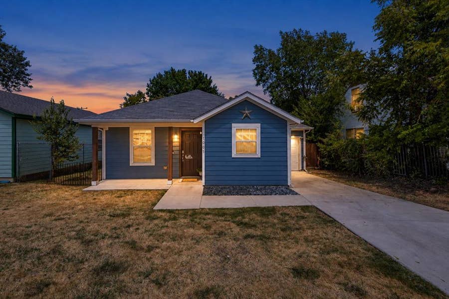Property photo for 1005 E Harvey Avenue, Fort Worth, TX