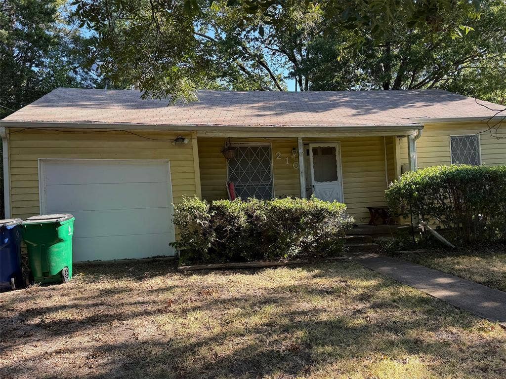 210 Almond Street, Waxahachie, TX 75165 210 Almond Street, Waxahachie, TX 75165
