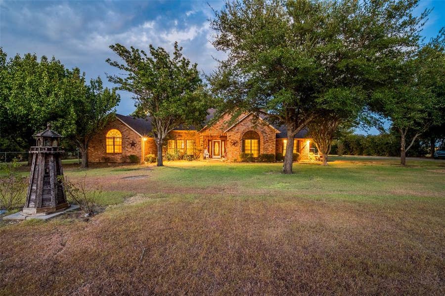 Property photo for 611 Combine Road, Seagoville, TX