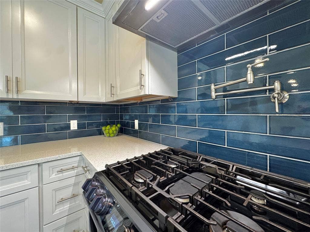 2305 Mccoy Court, Carrollton, TX 75006 Pot filler