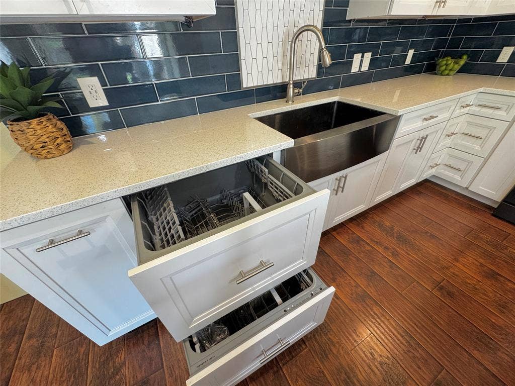 2305 Mccoy Court, Carrollton, TX 75006 LOOK AT THIS DISHWASHER!!!