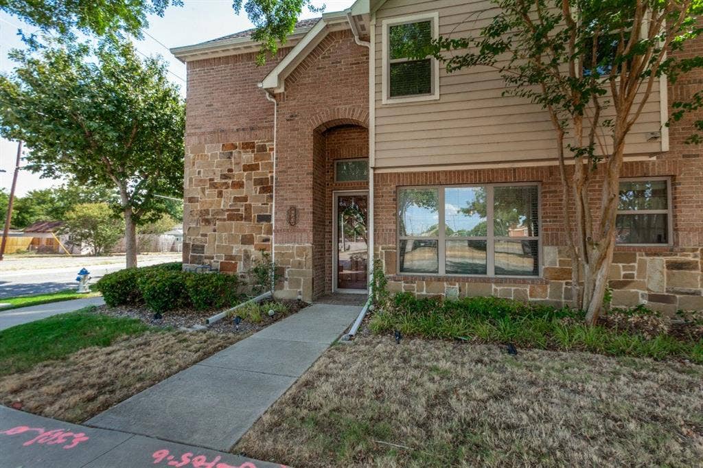 524 S Greenville Avenue, Richardson, TX 75081 The front door to this beautiful townhome faces to the side of the main street unlike the adjoining neighbors. This makes it more peaceful on days you want to sit outside your front door.