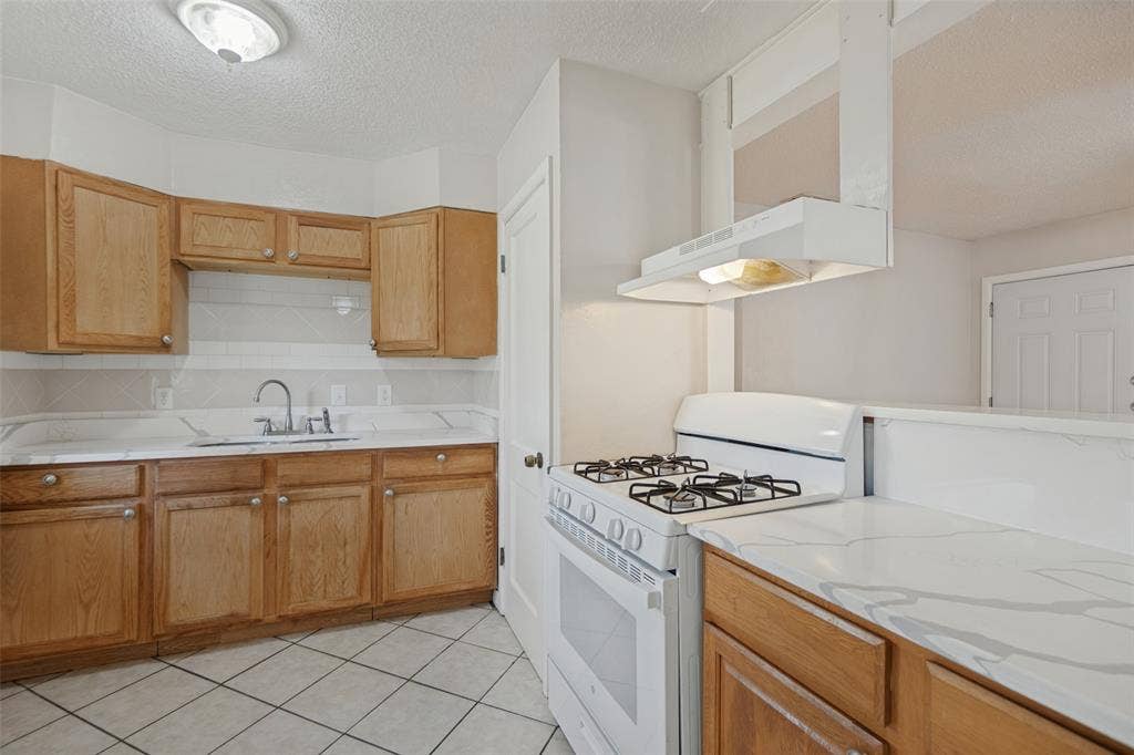 10618 Sylvia Drive, Dallas, TX 75228 10618 Sylvia Drive, Dallas, TX 75228
