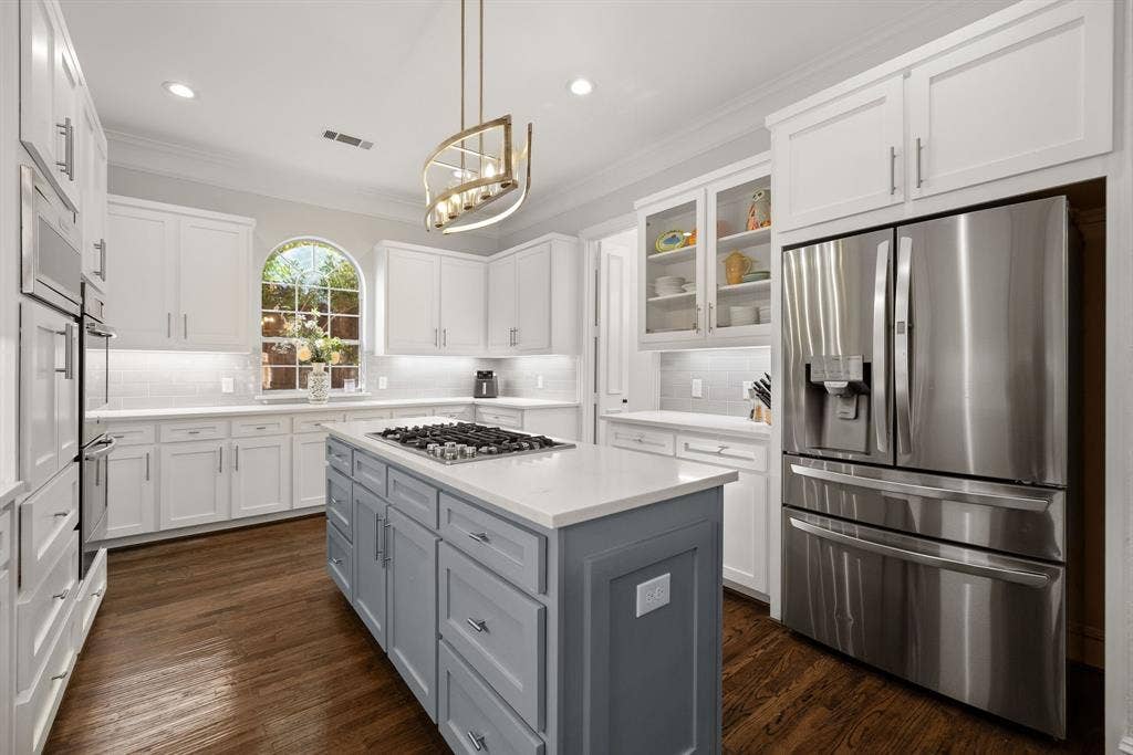 5748 Clarendon Drive, Plano, TX 75093 Glass front cabinets allows for your decorative touches