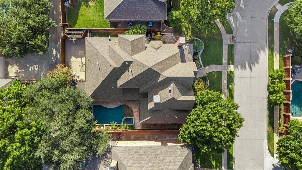 5748 Clarendon Drive, Plano, TX 75093 Sliding gate enclosing 3 car garage, 2 basketball goals, storage shed, dog run with laundry room access.