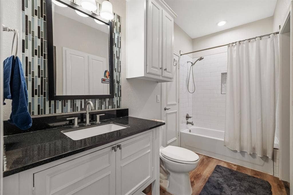 5748 Clarendon Drive, Plano, TX 75093 Updated full bathroom with access to secondary bedroom & media room.