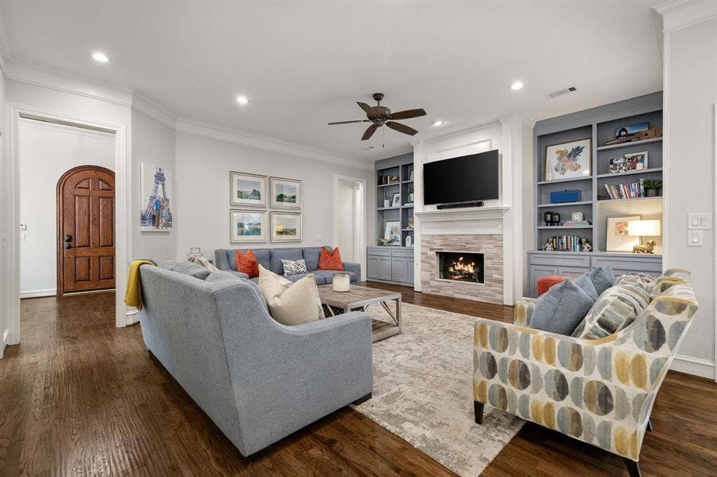 5748 Clarendon Drive, Plano, TX 75093 Hardwood flooring, recessed lighting, ceiling fan, custom cabinetry