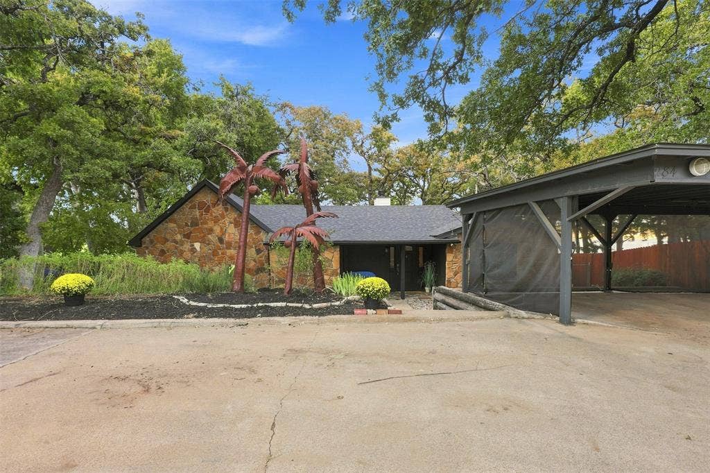 284 Shoreline Drive N, Azle, TX 76020 284 Shoreline Drive N, Azle, TX 76020