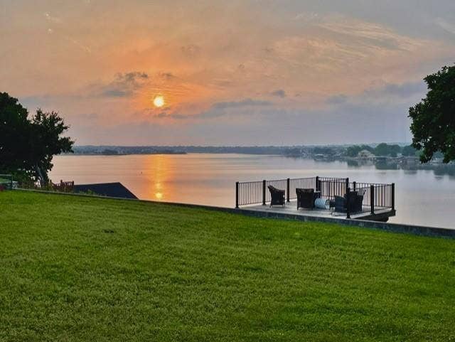 Property photo for 400 W Atchley Drive, Granbury, TX