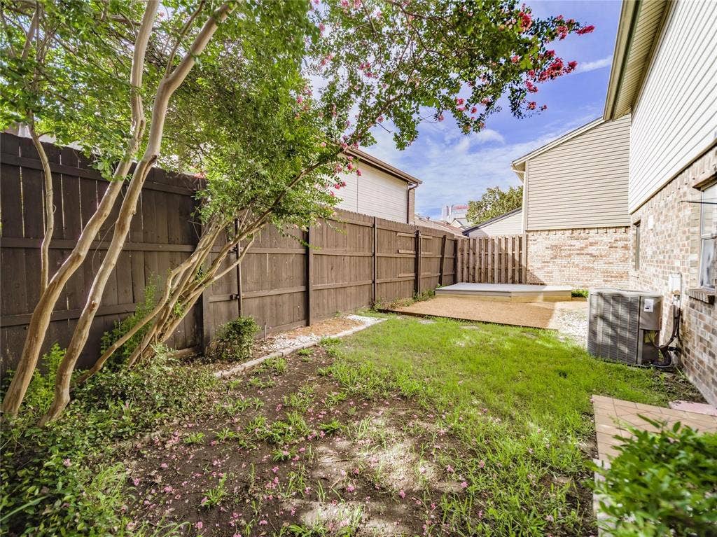3112 San Jacinto Street, Dallas, TX 75204 backyard