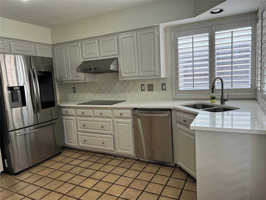 3112 San Jacinto Street, Dallas, TX 75204 kitchen has stainless steel appliances