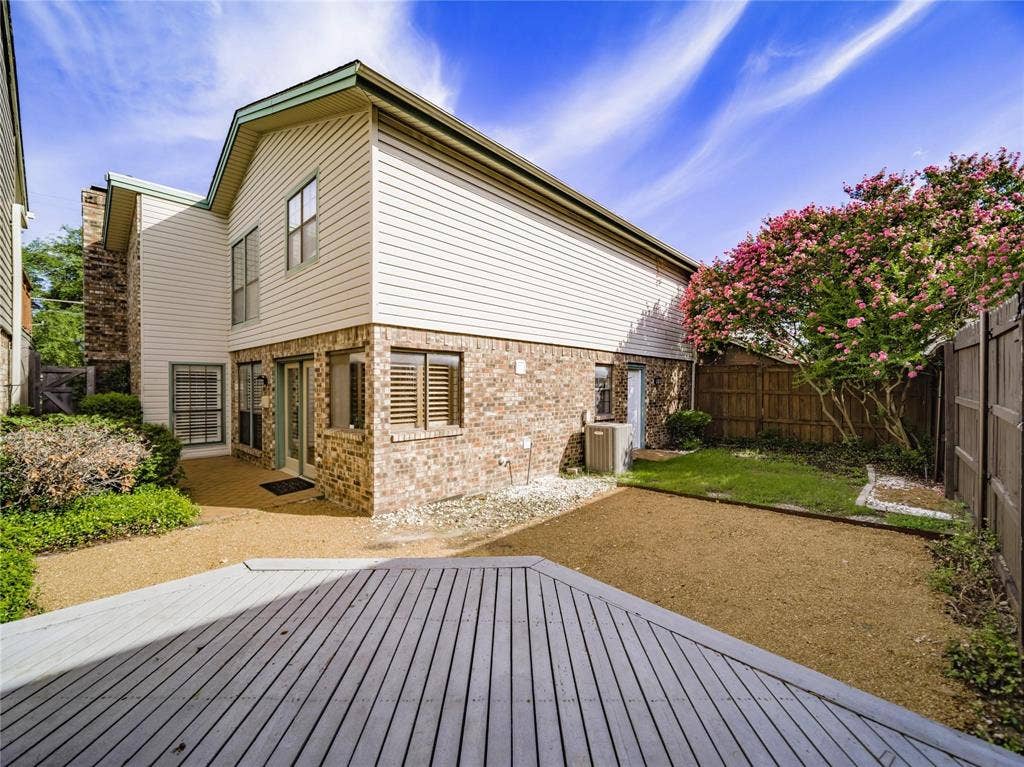 3112 San Jacinto Street, Dallas, TX 75204 backyard