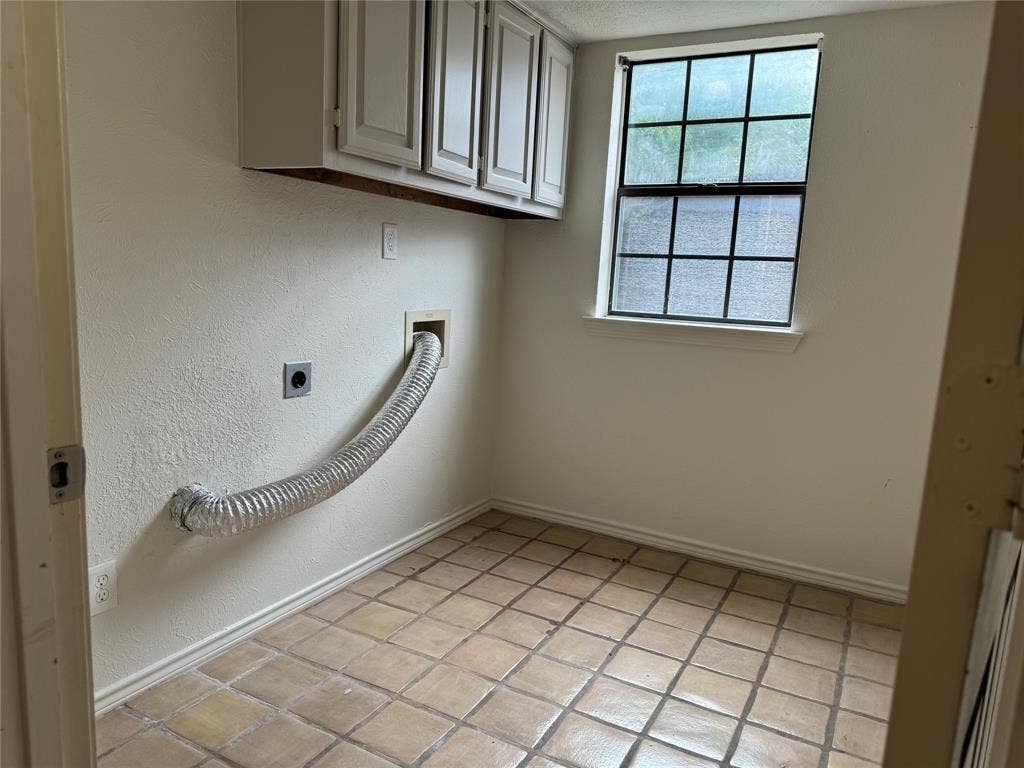 3112 San Jacinto Street, Dallas, TX 75204 large utility room with cabinets