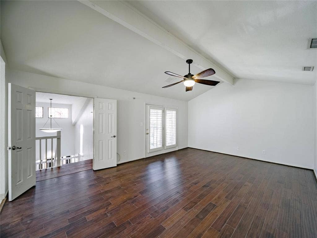 3112 San Jacinto Street, Dallas, TX 75204 Upstairs primary suite with private access to covered balcony