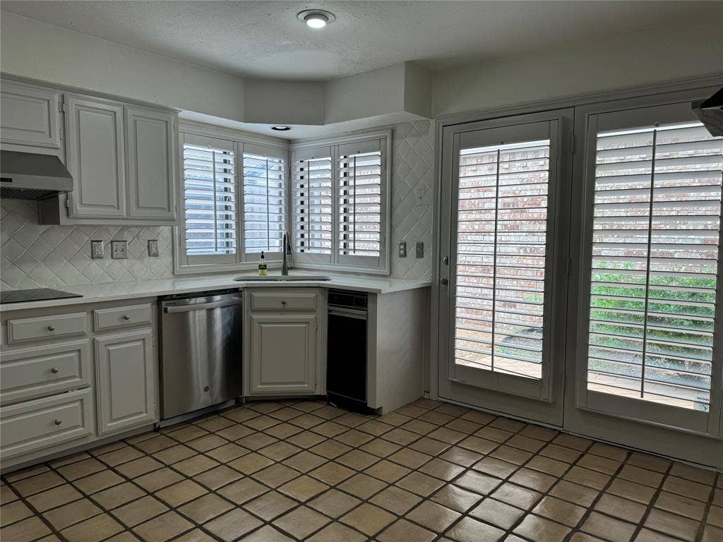 3112 San Jacinto Street, Dallas, TX 75204 Kitchen has access to backyard