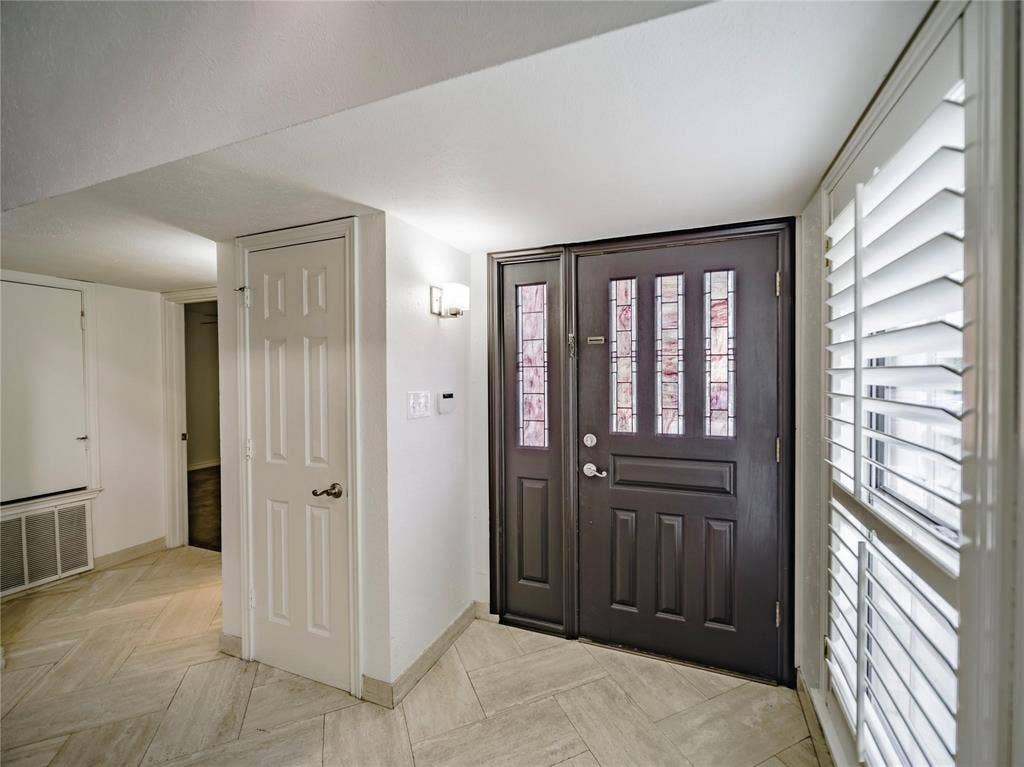 3112 San Jacinto Street, Dallas, TX 75204 View of foyer
