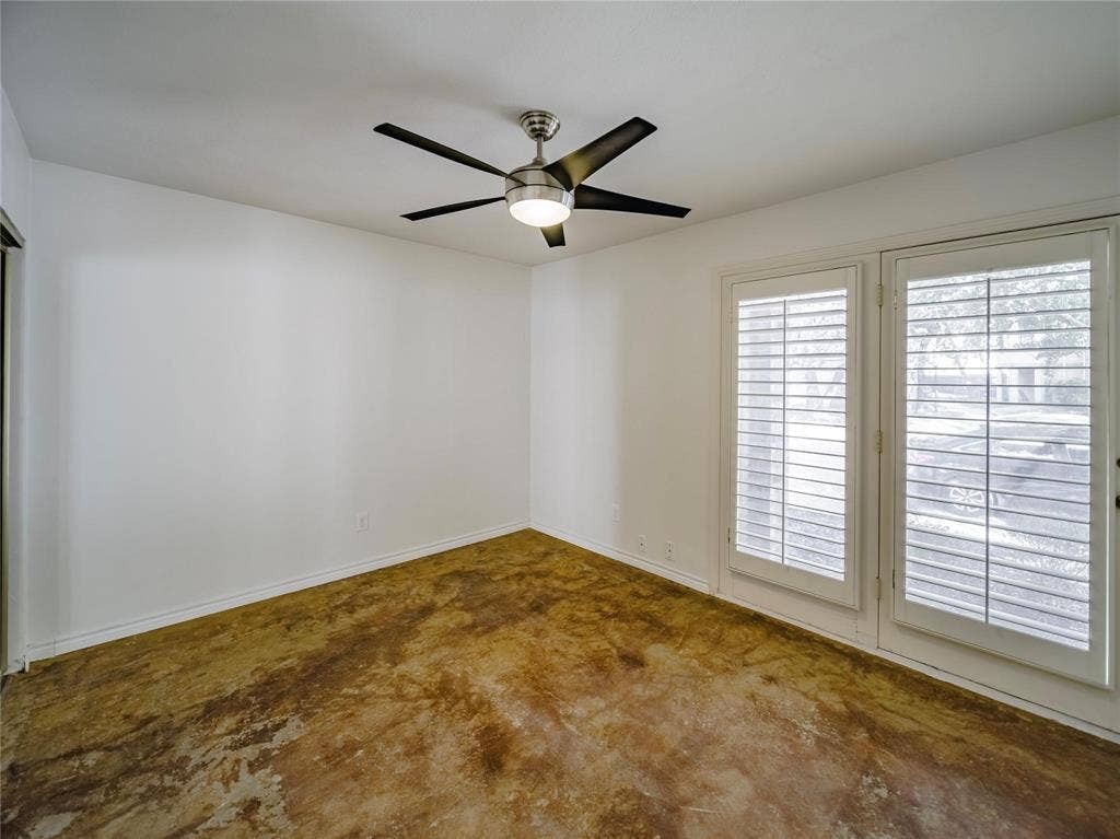3112 San Jacinto Street, Dallas, TX 75204 downstairs guest bathroom with stained concrete flooring and ceiling fan