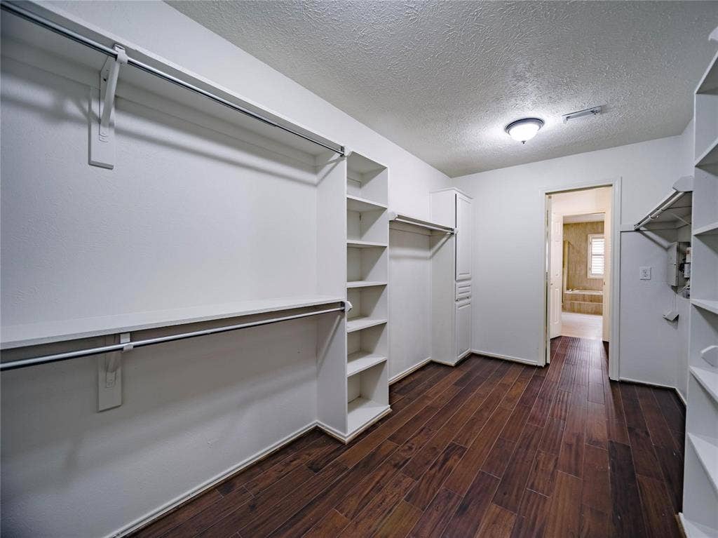 3112 San Jacinto Street, Dallas, TX 75204 primary large closet