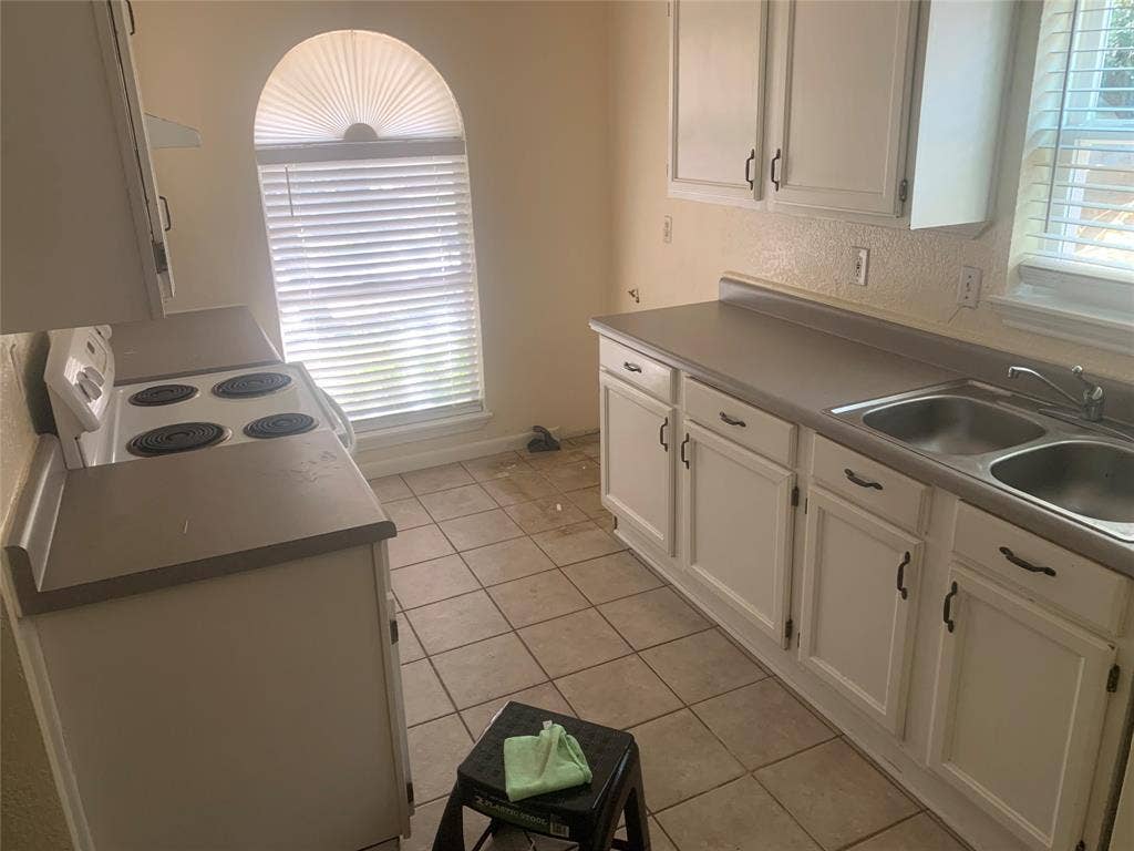 2917 Clover Valley Drive, Garland, TX 75043 2917 Clover Valley Drive, Garland, TX 75043