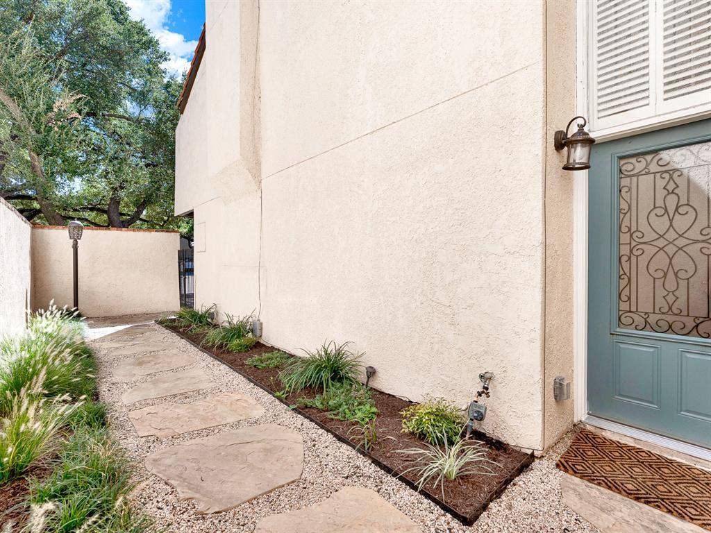 Private Courtyard Entry